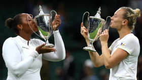 Další český triumf ve Wimbledonu! Siniaková s parťačkou ovládly čtyřhru Další český triumf ve Wimbledonu! Siniaková s parťačkou ovládly čtyřhru