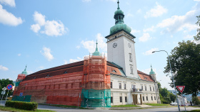 Vsetínský zámek dostane novou fasádu a výtah. Proměny se dočká také park Vsetínský zámek dostane novou fasádu a výtah. Proměny se dočká také park