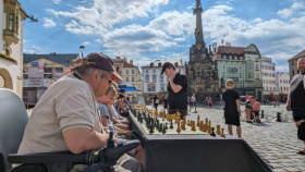 Olomoucké šachové léto dnes zahájí simultánka velmistra Davida Navary Olomoucké šachové léto dnes zahájí simultánka velmistra Davida Navary