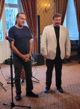 Mezi lícem a rubem Mezi lícem a rubem
