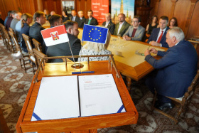 Liberec a jeho významní partneři signovali smlouvu ke klimatické neutralitě Liberec a jeho významní partneři signovali smlouvu ke klimatické neutralitě