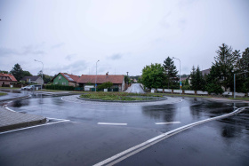 Nová okružní křižovatka zpřehledňuje provoz Nová okružní křižovatka zpřehledňuje provoz