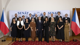 Stříbrnou medaili předsedy Senátu převzalo 15 osobností Stříbrnou medaili předsedy Senátu převzalo 15 osobností