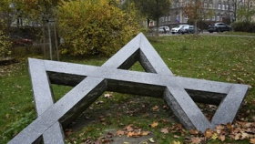 Žáci sázeli krokusy v Městských sadech Žáci sázeli krokusy v Městských sadech