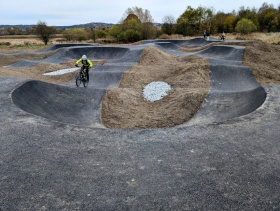 Složiště oživilo pumptrackové hřiště Složiště oživilo pumptrackové hřiště