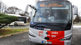 Linka 400 pojede častěji a s novými velkokapacitními autobusy Linka 400 pojede častěji a s novými velkokapacitními autobusy