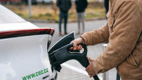 ČEZ má sto veřejných dobíjecích stanic pro elektromobily ČEZ má sto veřejných dobíjecích stanic pro elektromobily