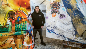 Martin Krajc představí obrazy inspirované osobní i kolektivní pamětí Martin Krajc představí obrazy inspirované osobní i kolektivní pamětí