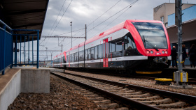 Modernizované vlaky Stadler vyjedou už za pár dnů Modernizované vlaky Stadler vyjedou už za pár dnů