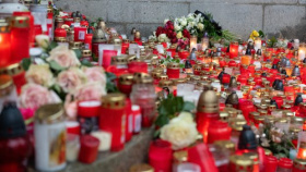 Včerejší vzpomínka na oběti střelby Kliknutím zvětšíte obrázek