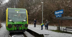 Oparenský expres zve na Švestkovou dráhu Oparenský expres zve na Švestkovou dráhu