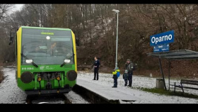 Oparenský expres zve na Švestkovou dráhu Oparenský expres zve na Švestkovou dráhu