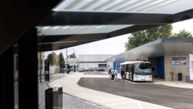 Terminál B slouží jako důležitý uzel pro tisíce spojů ročně Terminál B slouží jako důležitý uzel pro tisíce spojů ročně