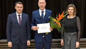 Kraj si připomněl záslužnou činnost pedagogů. Ocenil 21 osobností Kraj si připomněl záslužnou činnost pedagogů. Ocenil 21 osobností