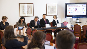 V Senátu diskutovali o chystaném plánu na vymýcení nádorů způsobených virem HPV V Senátu diskutovali o chystaném plánu na vymýcení nádorů způsobených virem HPV