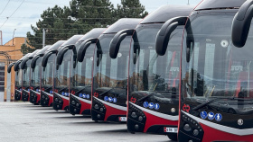 Flotila moderních trolejbusů Škoda 33Tr dorazila na jih Čech Flotila moderních trolejbusů Škoda 33Tr dorazila na jih Čech