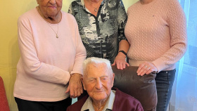Pediatrická legenda MUDr. Jan Krbušek oslavil 102. narozeniny Pediatrická legenda MUDr. Jan Krbušek oslavil 102. narozeniny