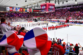 Hokejový divácký rekord pokořen Hokejový divácký rekord pokořen