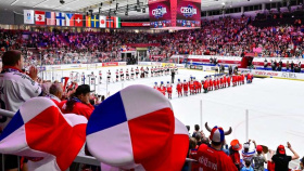 Hokejový divácký rekord pokořen Hokejový divácký rekord pokořen