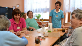 Kraj přispěje na mzdy pracovníků v sociálních službách Kraj přispěje na mzdy pracovníků v sociálních službách