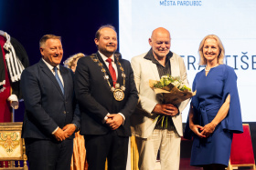 Při slavnostním zahájení dostihové sezóny byly oceněny významné osobnosti