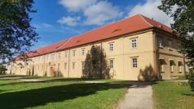 Památkou roku v kraji je hospodářský dvůr zámku Zákupy Památkou roku v kraji je hospodářský dvůr zámku Zákupy