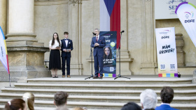 Přes 180 mladých lidí si převzalo v Senátu Mezinárodní cenu vévody z Edinburghu