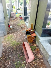 Hřbitov není smetiště ani skládka