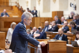 Senátoři schválili 87 nominací na státní vyznamenání Senátoři schválili 87 nominací na státní vyznamenání