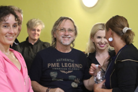 Noc s hvězdami: Téměř sto tisíc korun pro postiženou Ronju Kliknutím zvětšíte obrázek