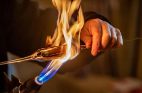 Květy ohně: Sklo, které rozkvétá nad plamenem