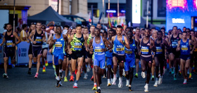 Běžecké závody dnes dočasně omezí dopravu v centru Prahy