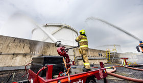 V litvínovské rafinérii nacvičovali zásah při požáru ropného tanku