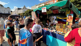 Barevná planeta je společným svátkem různých etnik. K oslavě přispěla Nadace ČEZ