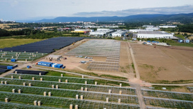 V Modlanech na Teplicku vzniká obří solární park