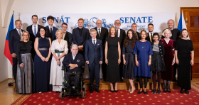 Stříbrnou medaili předsedy Senátu obdrželo dvacet osobností