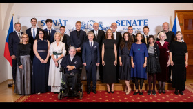 Stříbrnou medaili předsedy Senátu obdrželo dvacet osobností