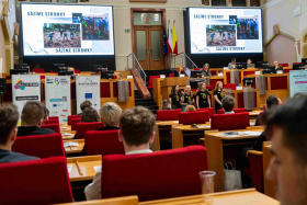 Co si myslí středoškoláci v krajích o závislostech nebo svobodě slova?