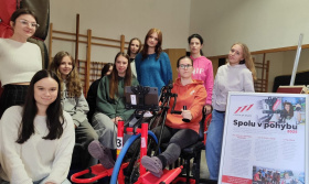 Spolu v pohybu: Žáci středních škol si vyzkoušeli, jaké to je žít s handicapem