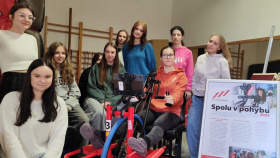 Spolu v pohybu: Žáci středních škol si vyzkoušeli, jaké to je žít s handicapem