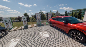 ČEZ představil virtuálního průvodce pro veřejné i firemní dobíjení elektroaut