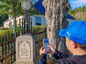 Geolokační hra Tajemství pána křišťálu přibližuje tajemství dávných milovských sklářů