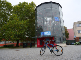 V cyklověži u pardubického nádraží lze nově zaplatit kartou