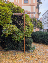 Označníky směru budou zářit novotou