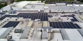 AGC Automotive instalovala FVE, uspoří až dva miliony ročně