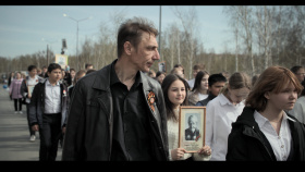 Film o síle pravdy v čase lží. Dánsko-český dokument vyslaný do boje o Oscara Pan Nikdo proti Putinovi vstupuje do českých kin 6. listopadu