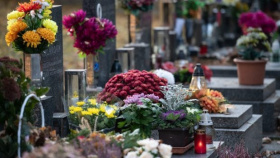 Květináři se chystají na dušičkový víkend. Letos si zákazníci mírně připlatí