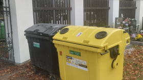 Žlutý kontejner dostal před dušičkami druhou šanci