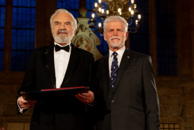 Nejvyšší státní vyznamenání převzali Martina Navrátilová  a Zdeněk Svěrák