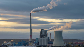 Teplo z elektrárny Mělník proudí do Prahy už 30 let. Zajistí ho nízkoemisní zdroje